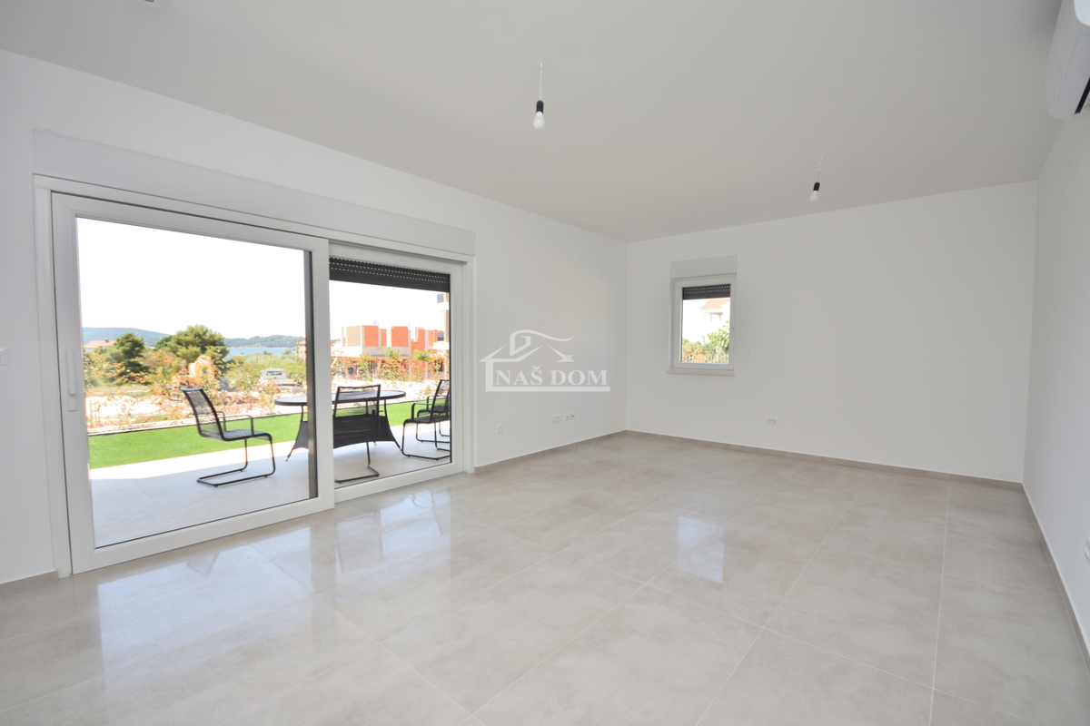 VODICE - Stanovanje S1 z vrtom, 300 m od plaže