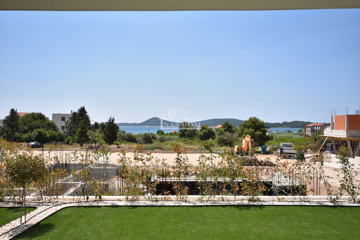 VODICE - Stanovanje S1 z vrtom, 300 m od plaže
