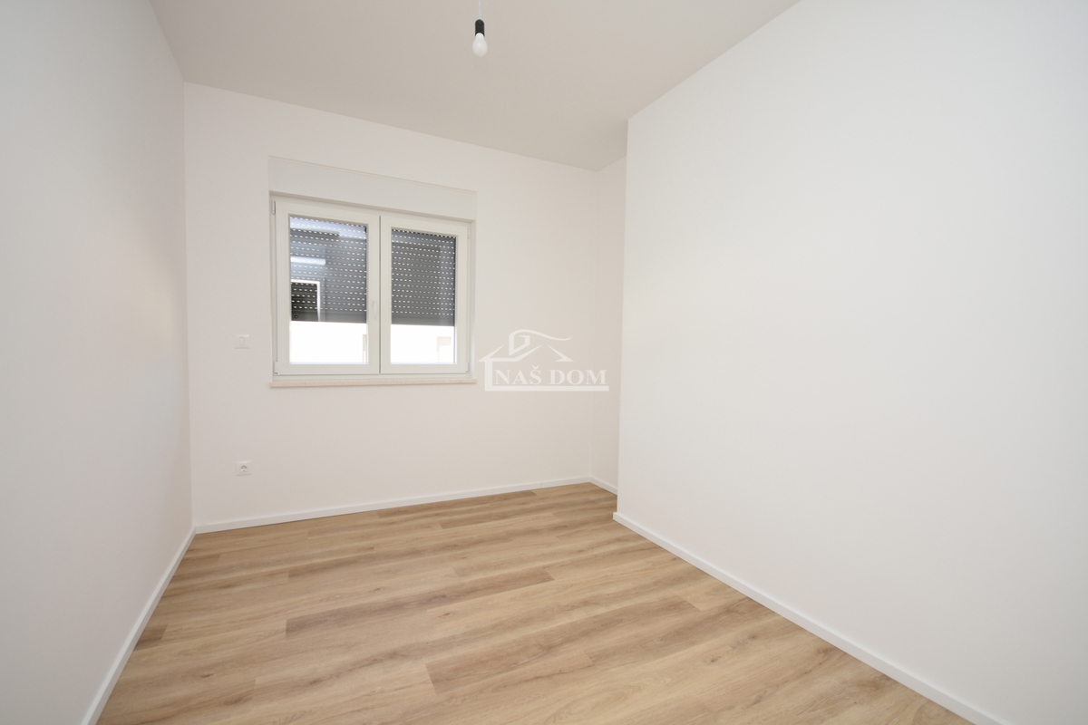 VODICE - Stanovanje S1 z vrtom, 300 m od plaže