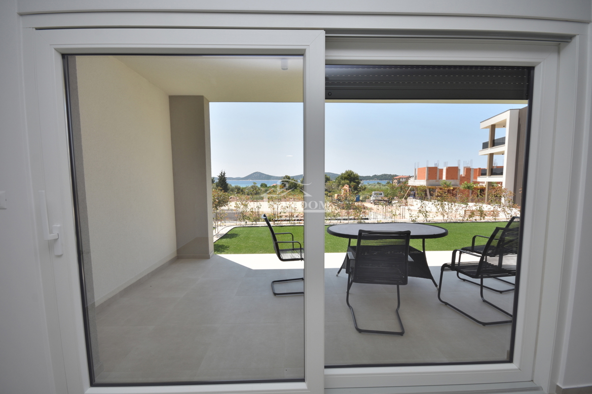VODICE - Stanovanje S1 z vrtom, 300 m od plaže