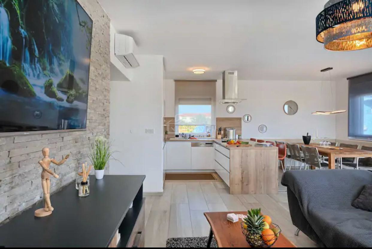 Vodice - Luksuzna vila z bazenom in strešno teraso, pogled na morje