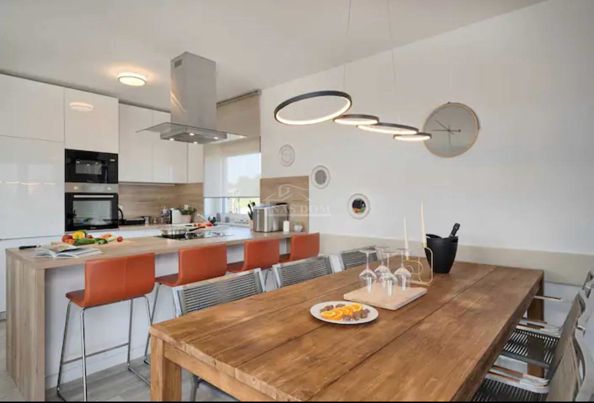 Vodice - Luksuzna vila z bazenom in strešno teraso, pogled na morje