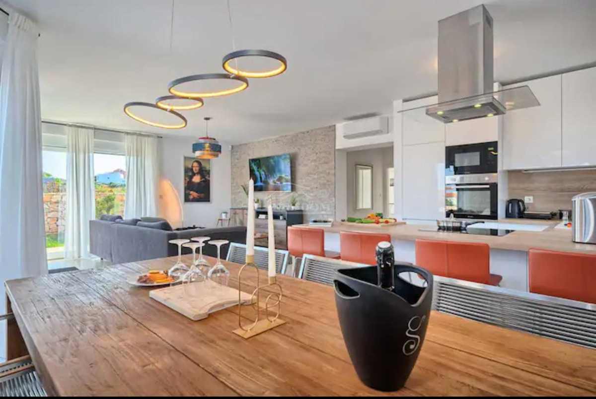 Vodice - Luksuzna vila z bazenom in strešno teraso, pogled na morje