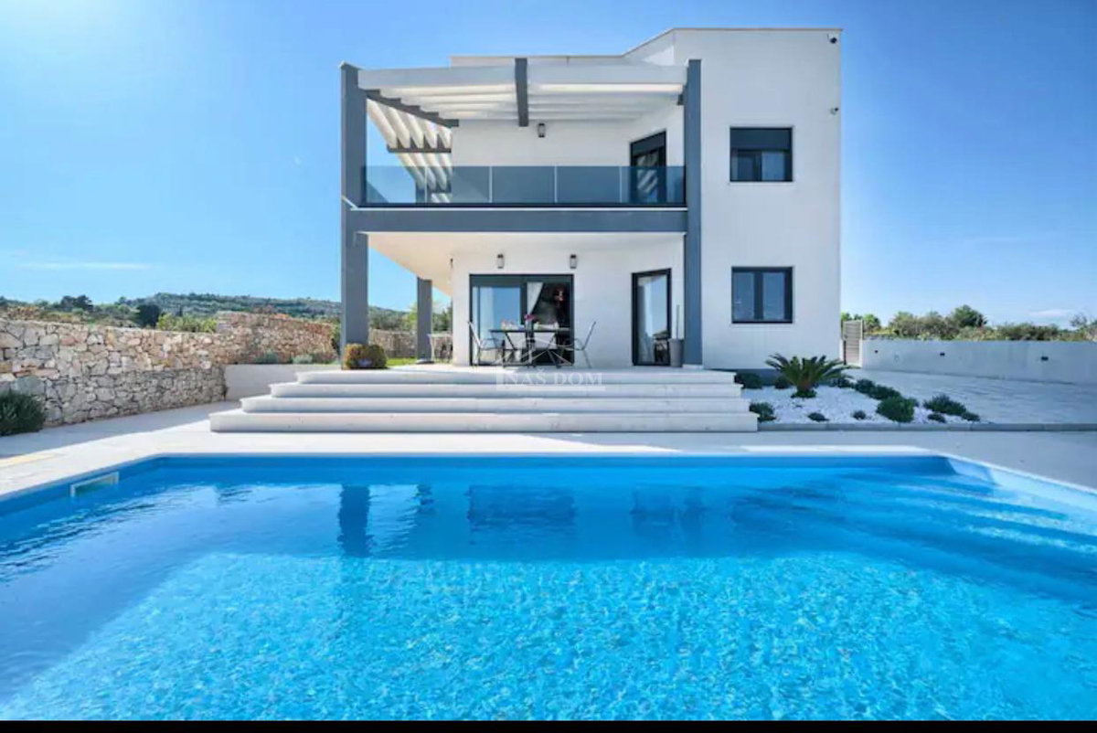 Vodice - Luksuzna vila z bazenom in strešno teraso, pogled na morje