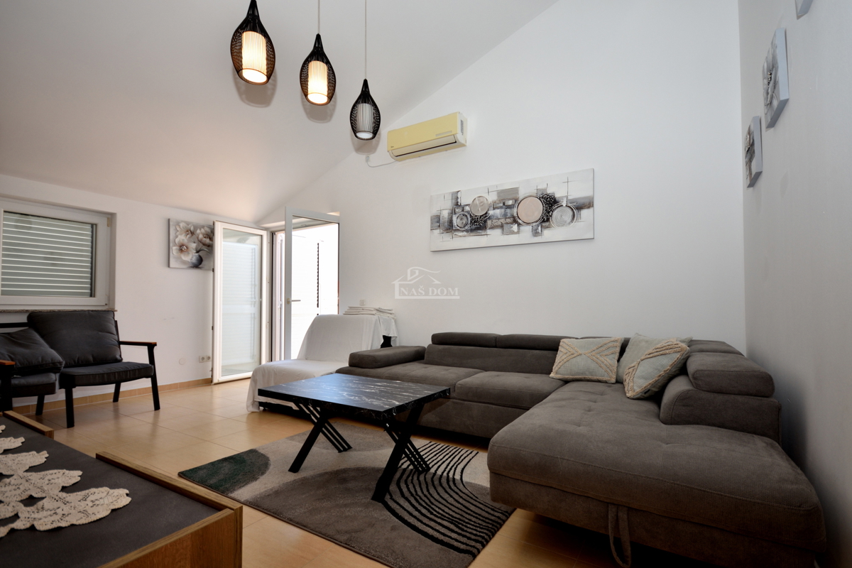 Vodice - nadstropje stavbe z 2 stanovanji