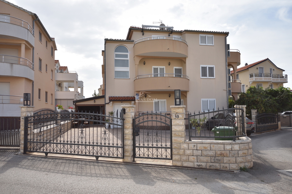 Vodice - nadstropje stavbe z 2 stanovanji