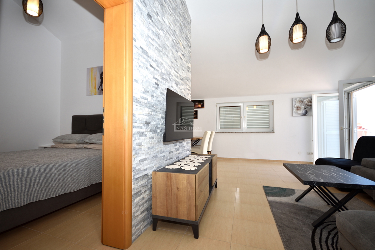 Vodice - nadstropje stavbe z 2 stanovanji