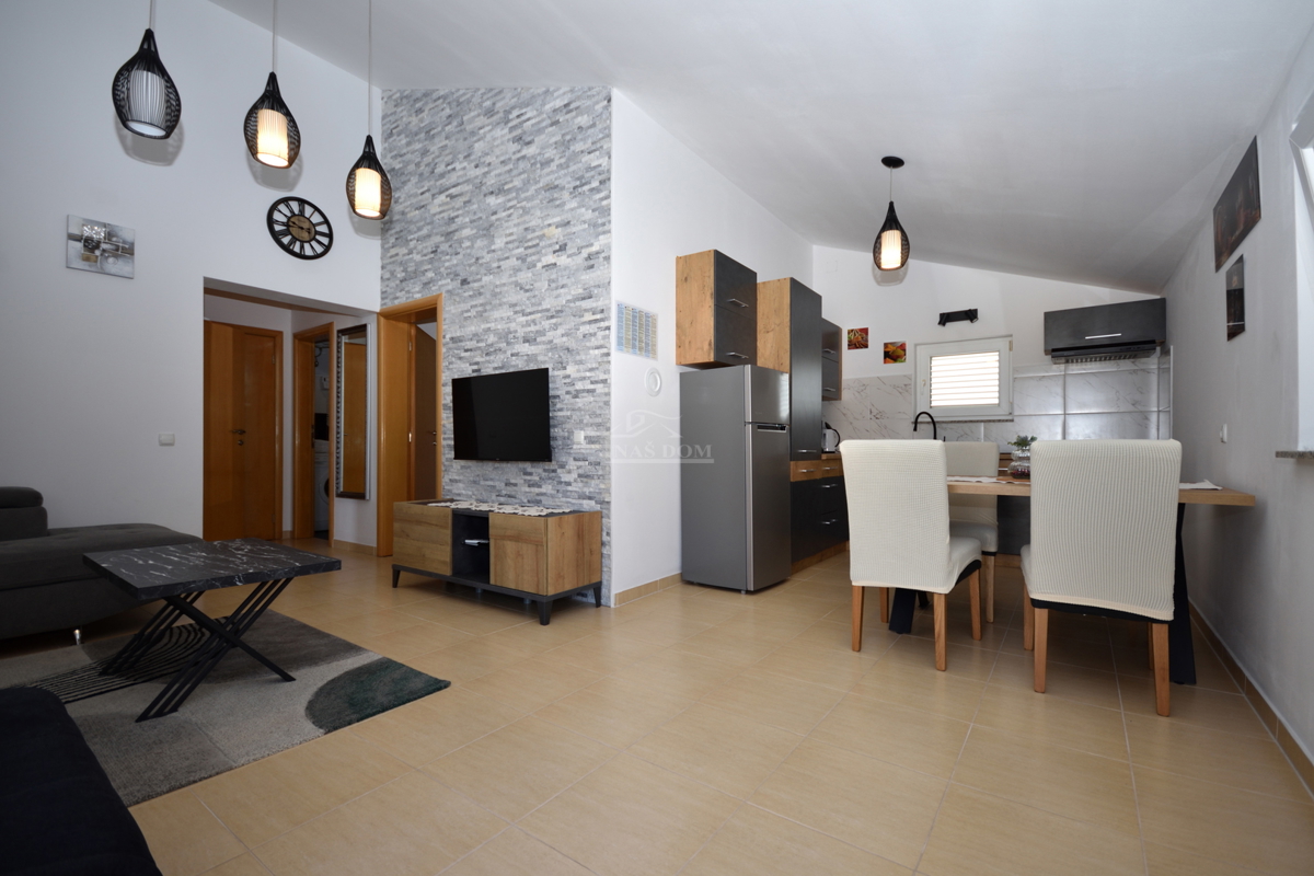 Vodice - nadstropje stavbe z 2 stanovanji