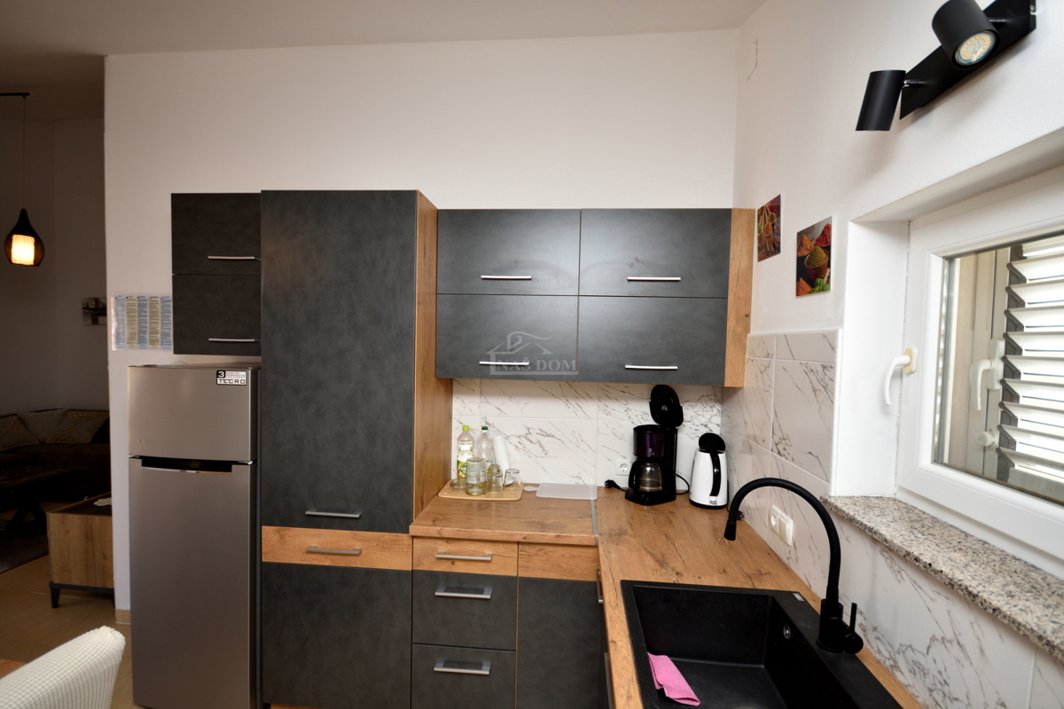 Vodice - nadstropje stavbe z 2 stanovanji