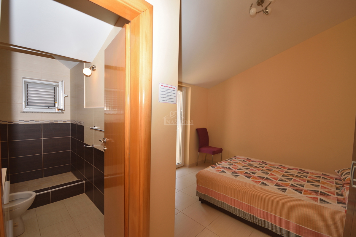 Vodice - nadstropje stavbe z 2 stanovanji