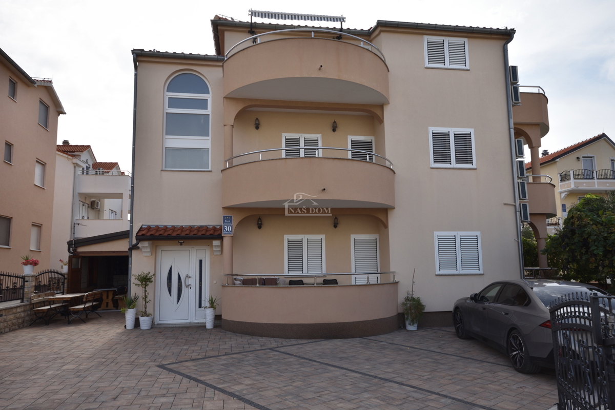 Vodice - nadstropje stavbe z 2 stanovanji