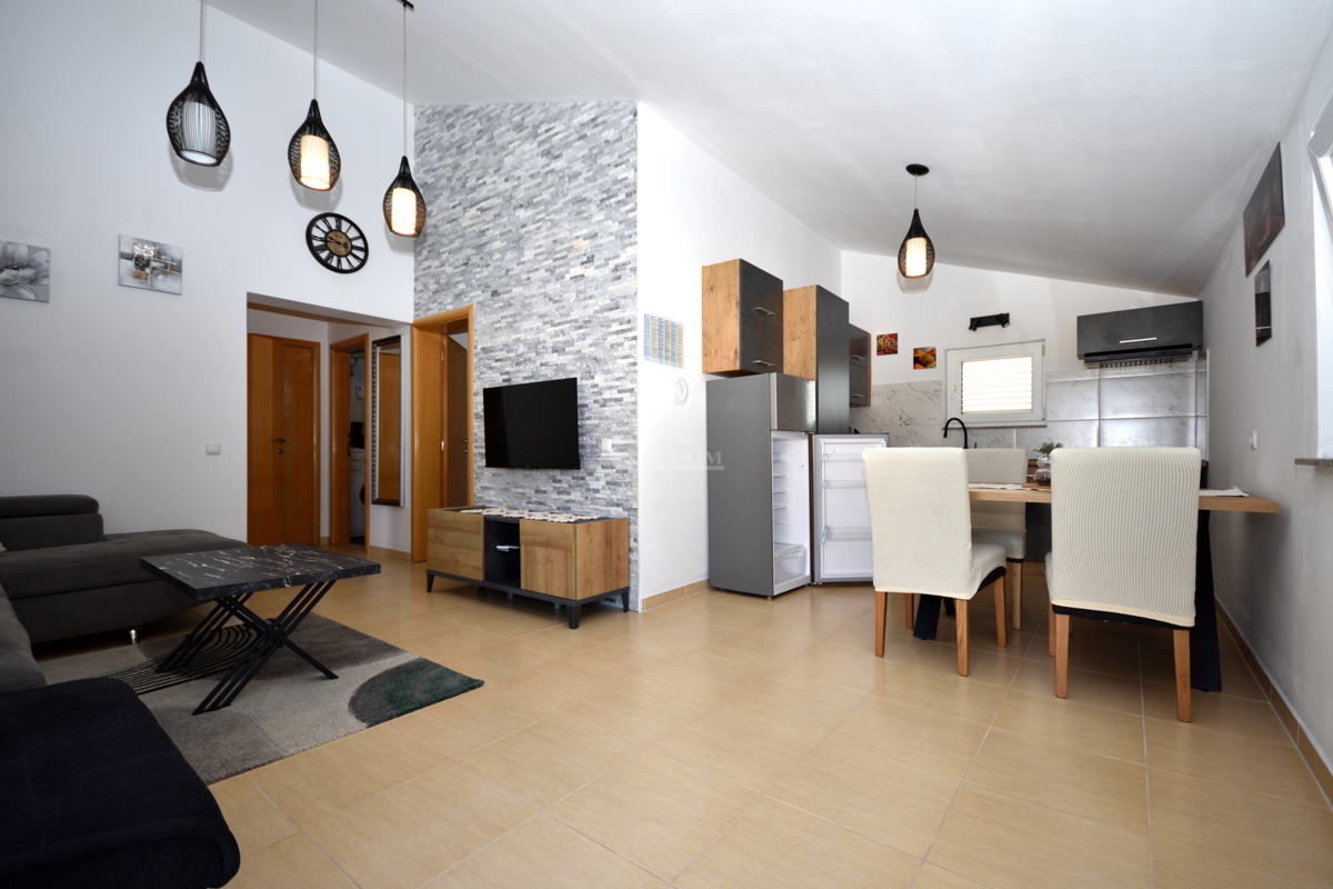 Vodice - nadstropje stavbe z 2 stanovanji