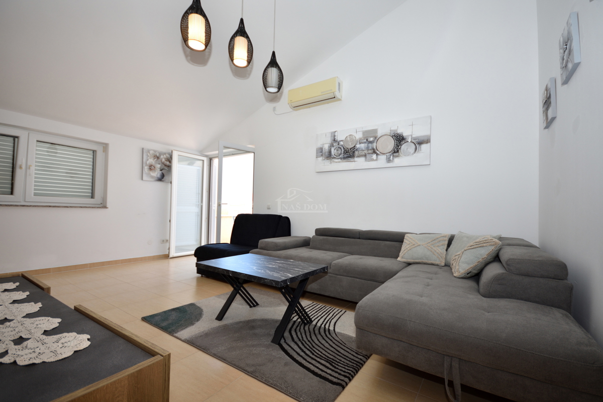 Vodice - nadstropje stavbe z 2 stanovanji