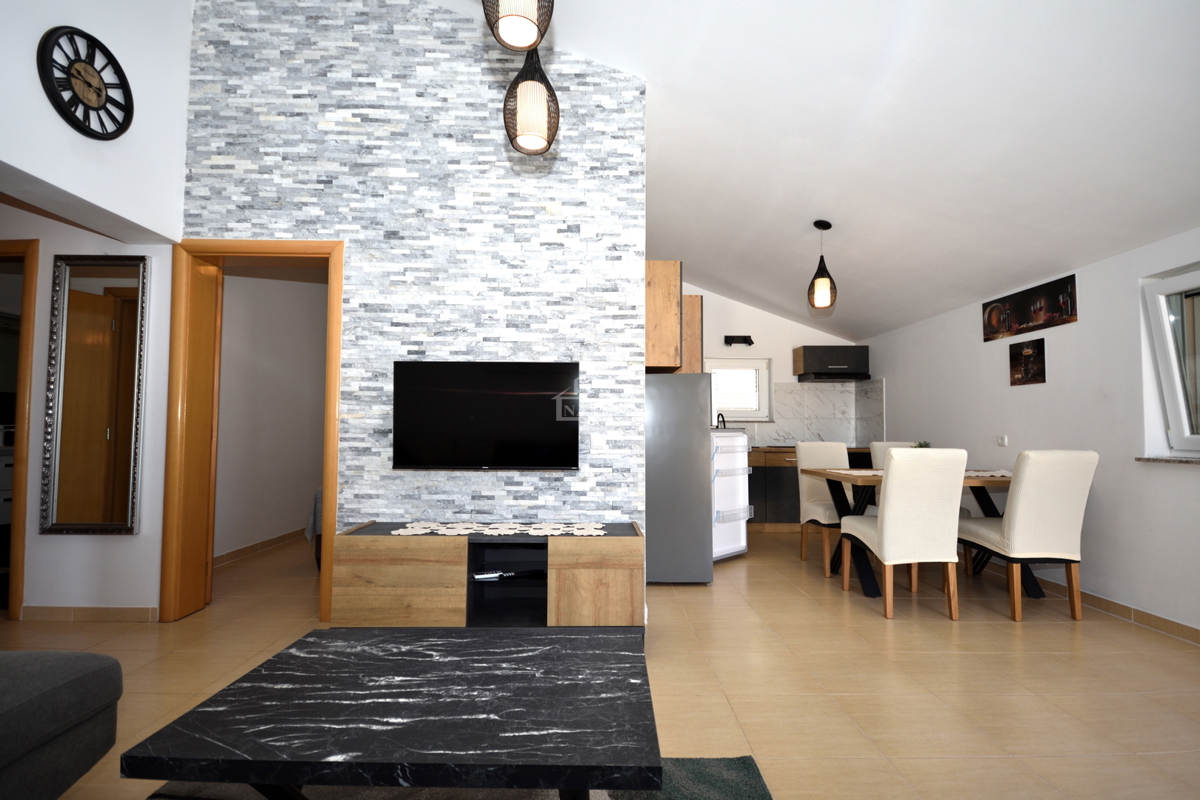 Vodice - nadstropje stavbe z 2 stanovanji