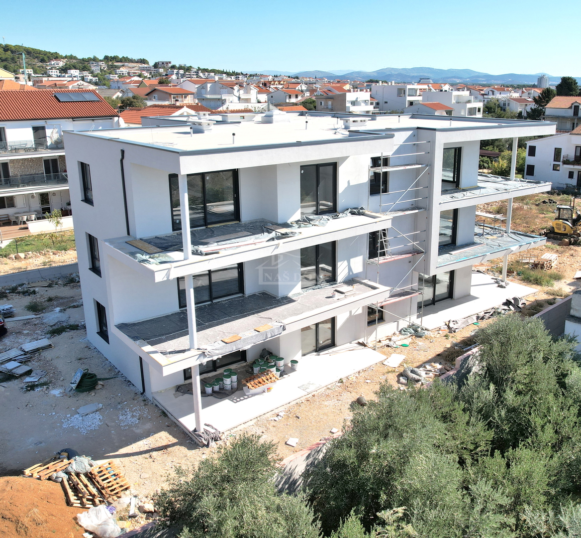 Tribunj - Luksuzno stanovanje S4 v prvem nadstropju, le 250 m od plaže