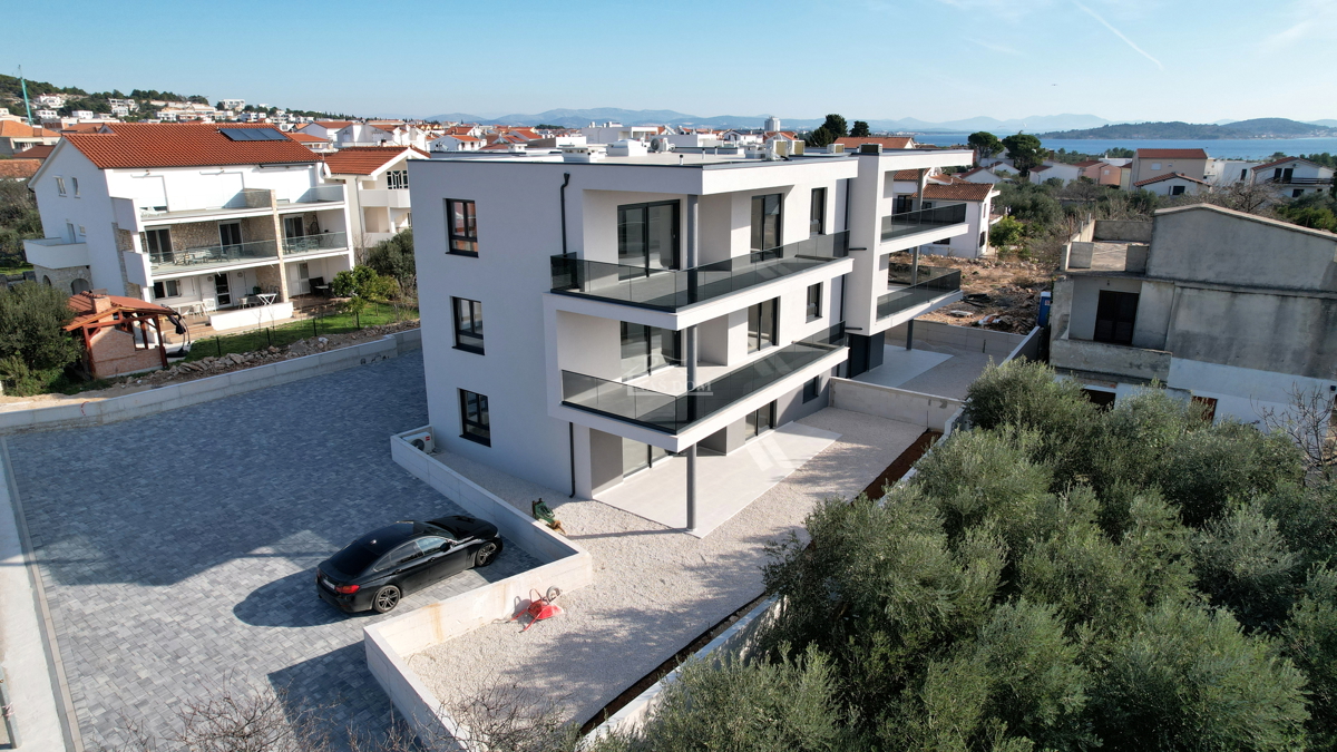 Tribunj - Luksuzno stanovanje S4 v prvem nadstropju, le 250 m od plaže