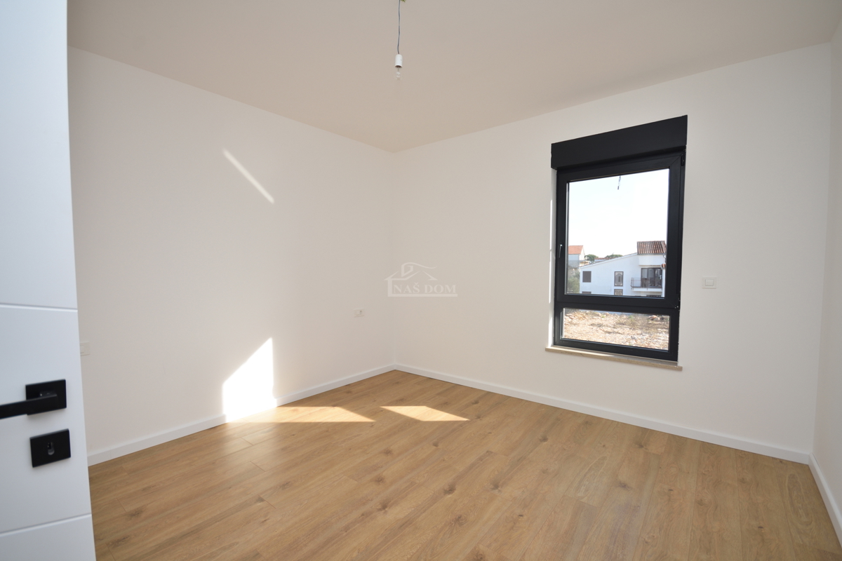 Tribunj - Luksuzno stanovanje S4 v prvem nadstropju, le 250 m od plaže