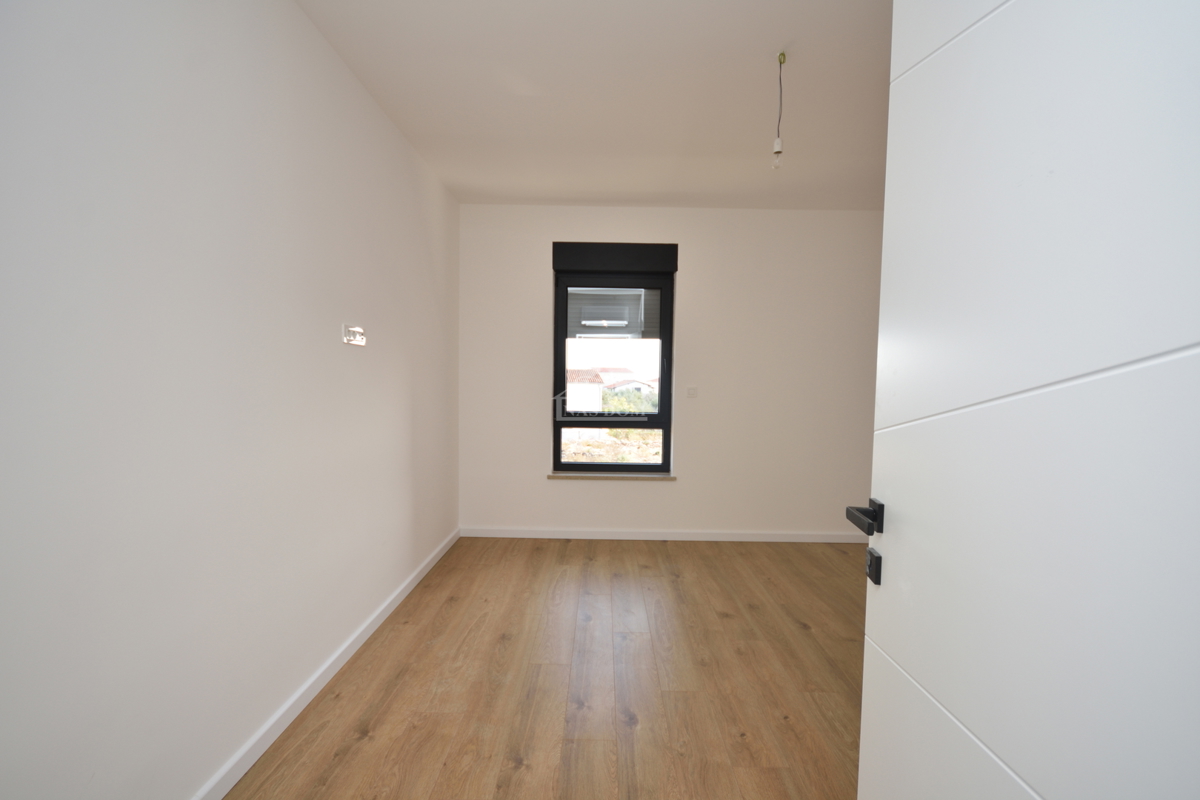 Tribunj - Luksuzno stanovanje S4 v prvem nadstropju, le 250 m od plaže