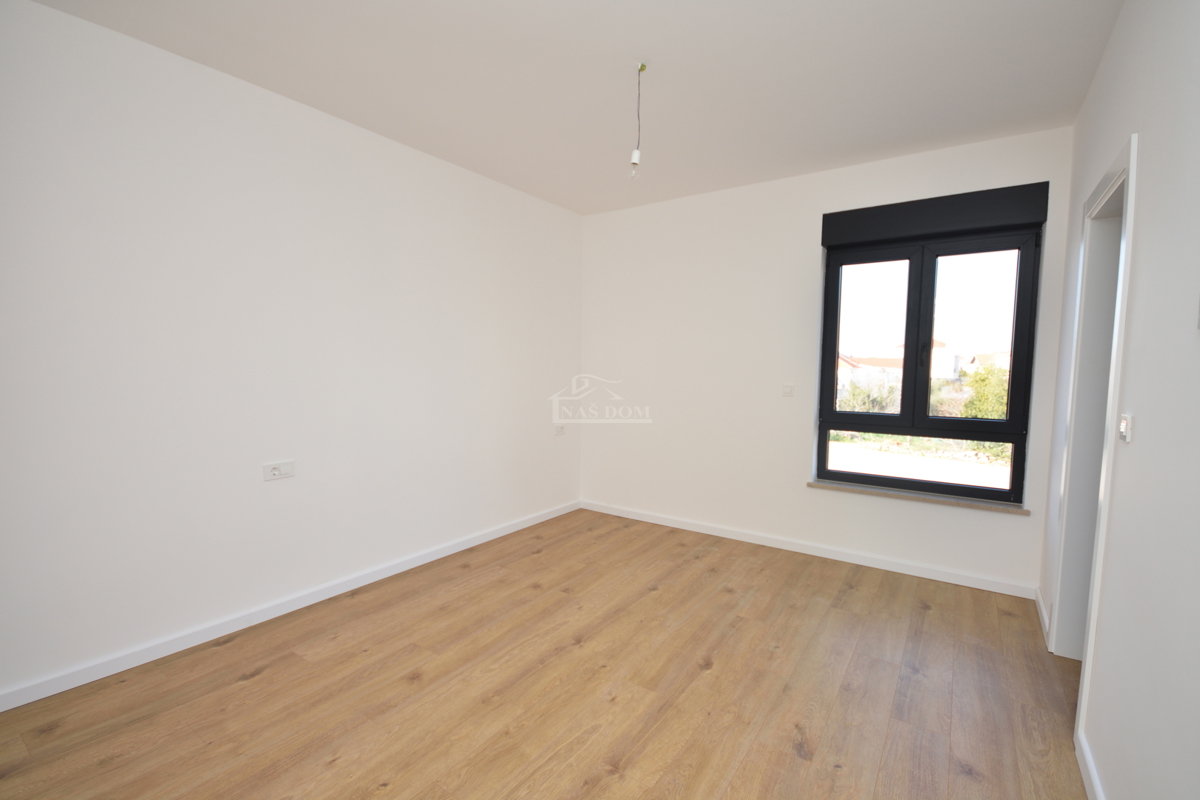 Tribunj - Luksuzno stanovanje S4 v prvem nadstropju, le 250 m od plaže