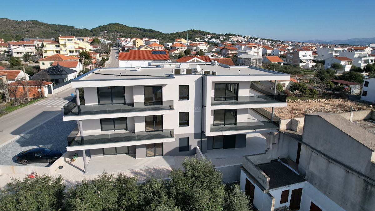 Tribunj - Luksuzno stanovanje S4 v prvem nadstropju, le 250 m od plaže