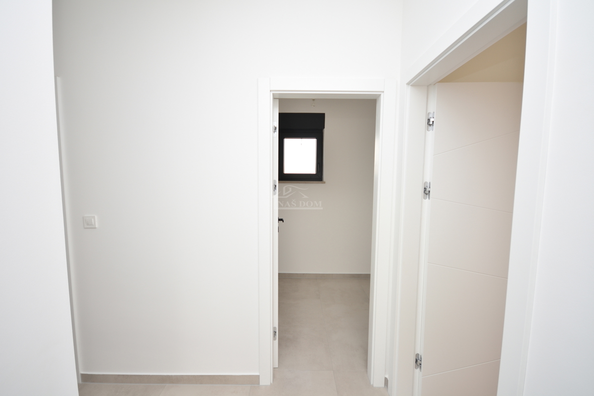 Tribunj - Luksuzno stanovanje S4 v prvem nadstropju, le 250 m od plaže