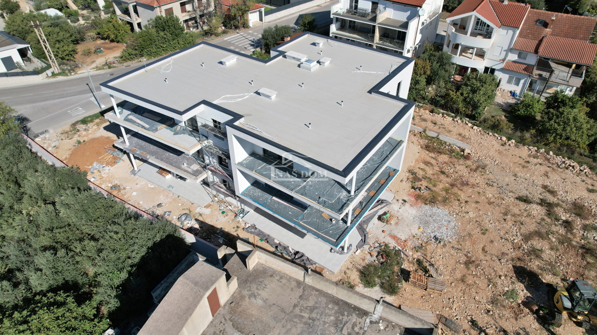 Tribunj - Luksuzno stanovanje S4 v prvem nadstropju, le 250 m od plaže