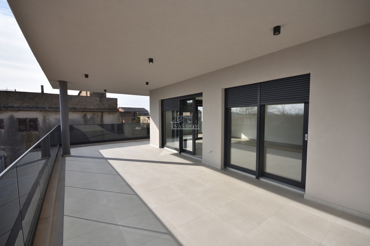 Tribunj - Luksuzno stanovanje S4 v prvem nadstropju, le 250 m od plaže