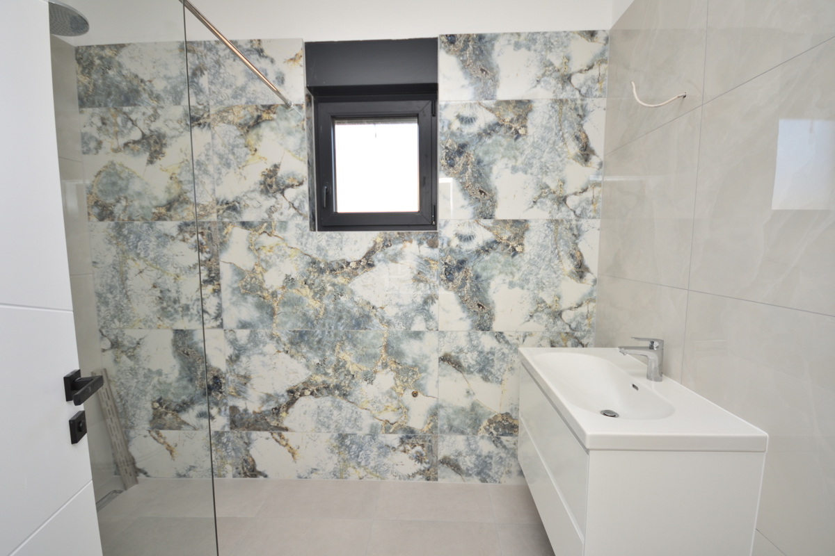 Tribunj - Luksuzno stanovanje S4 v prvem nadstropju, le 250 m od plaže