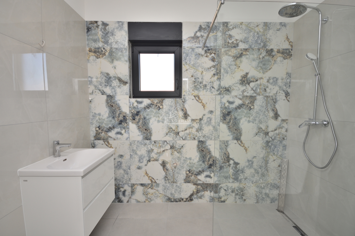 Tribunj - Luksuzno stanovanje S4 v prvem nadstropju, le 250 m od plaže