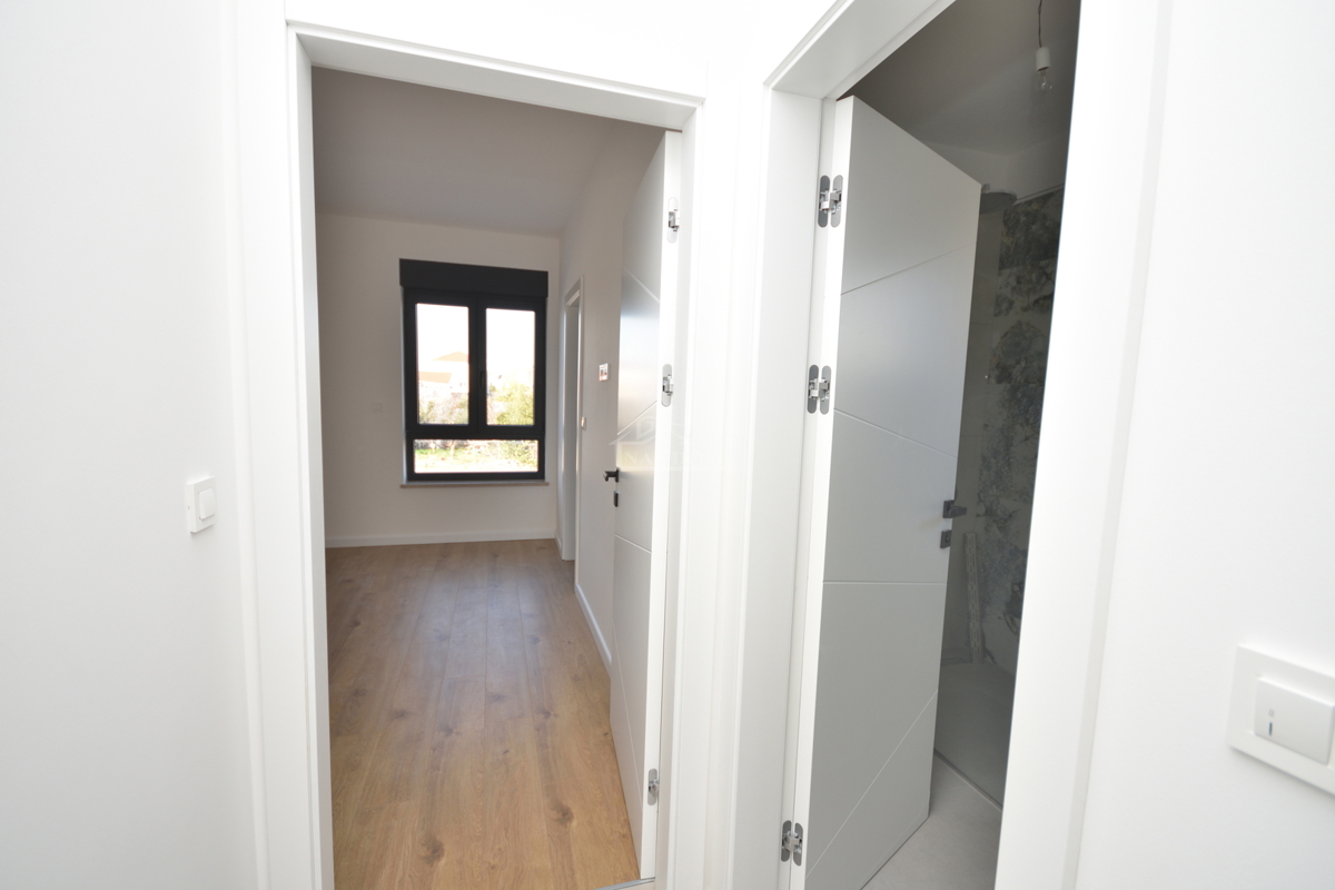 Tribunj - Luksuzno stanovanje S4 v prvem nadstropju, le 250 m od plaže