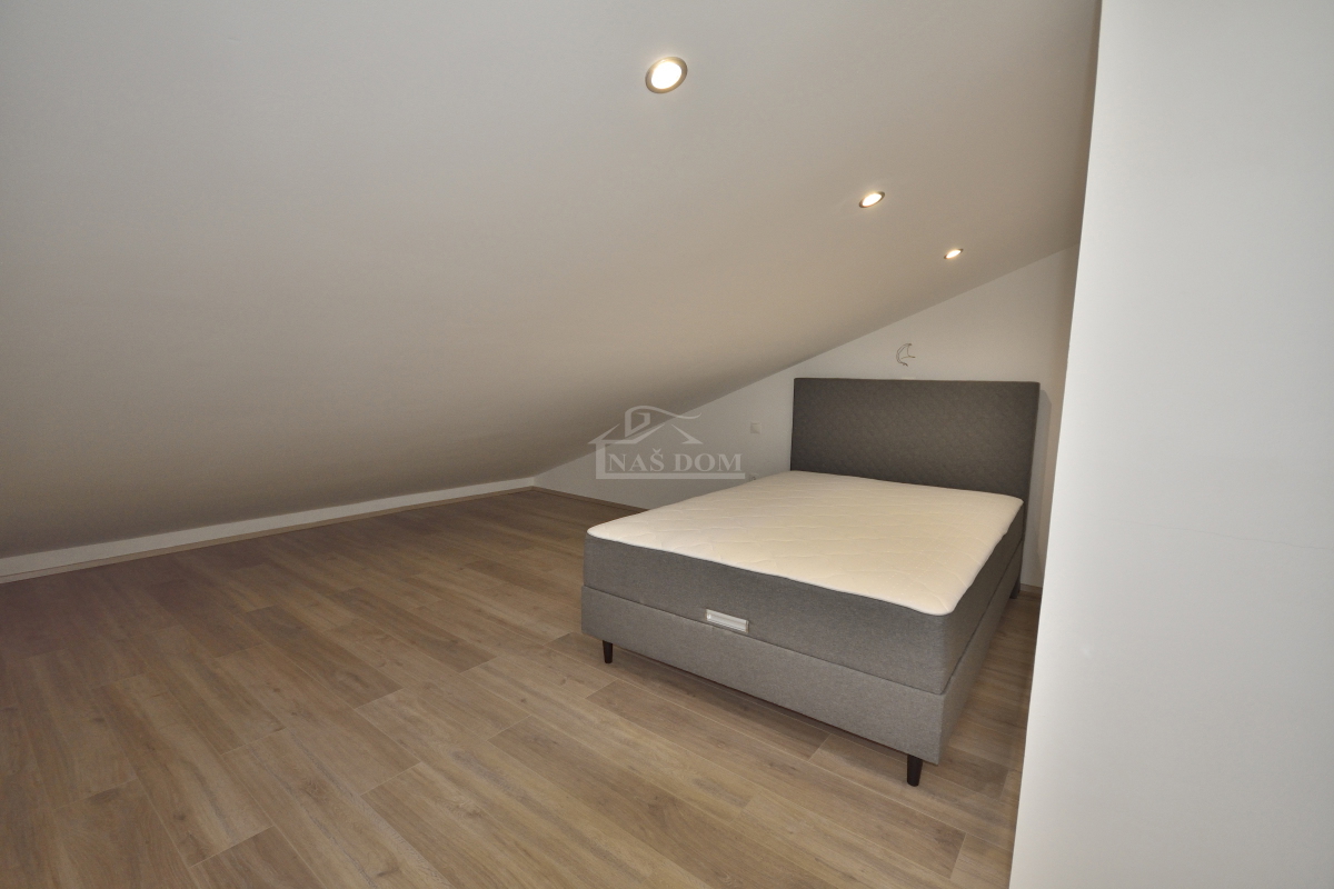 Srima, Vodice - Hiša s 4 apartmaji in bazenom, 800 m od plaže