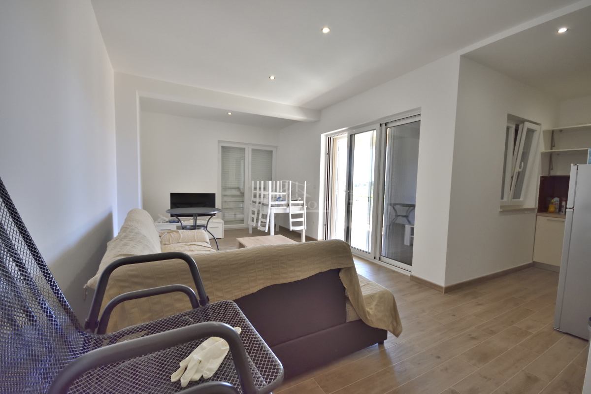 Srima, Vodice - Hiša s 4 apartmaji in bazenom, 800 m od plaže