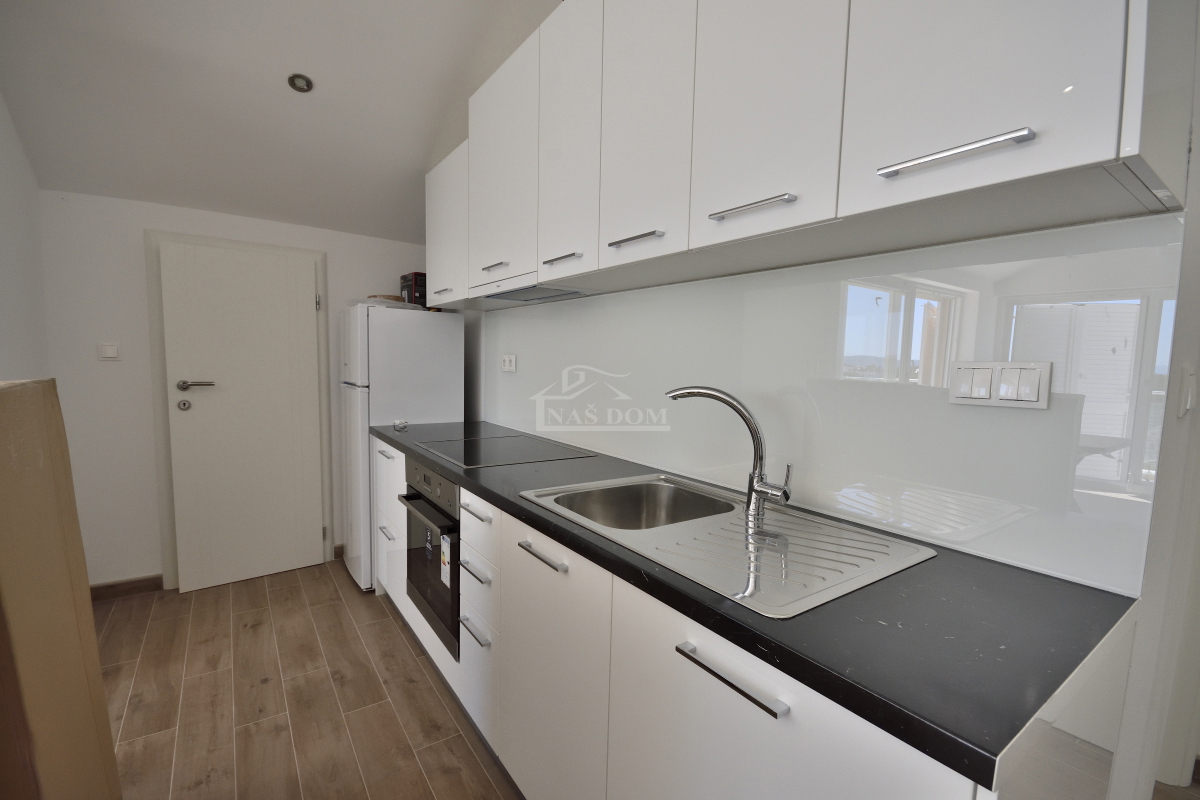 Srima, Vodice - Hiša s 4 apartmaji in bazenom, 800 m od plaže