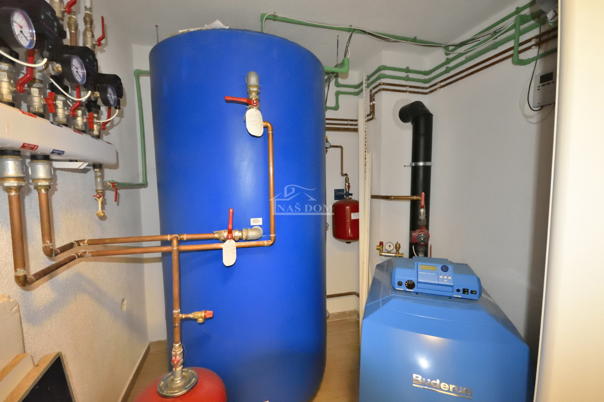 Srima, Vodice - Hiša s 4 apartmaji in bazenom, 800 m od plaže