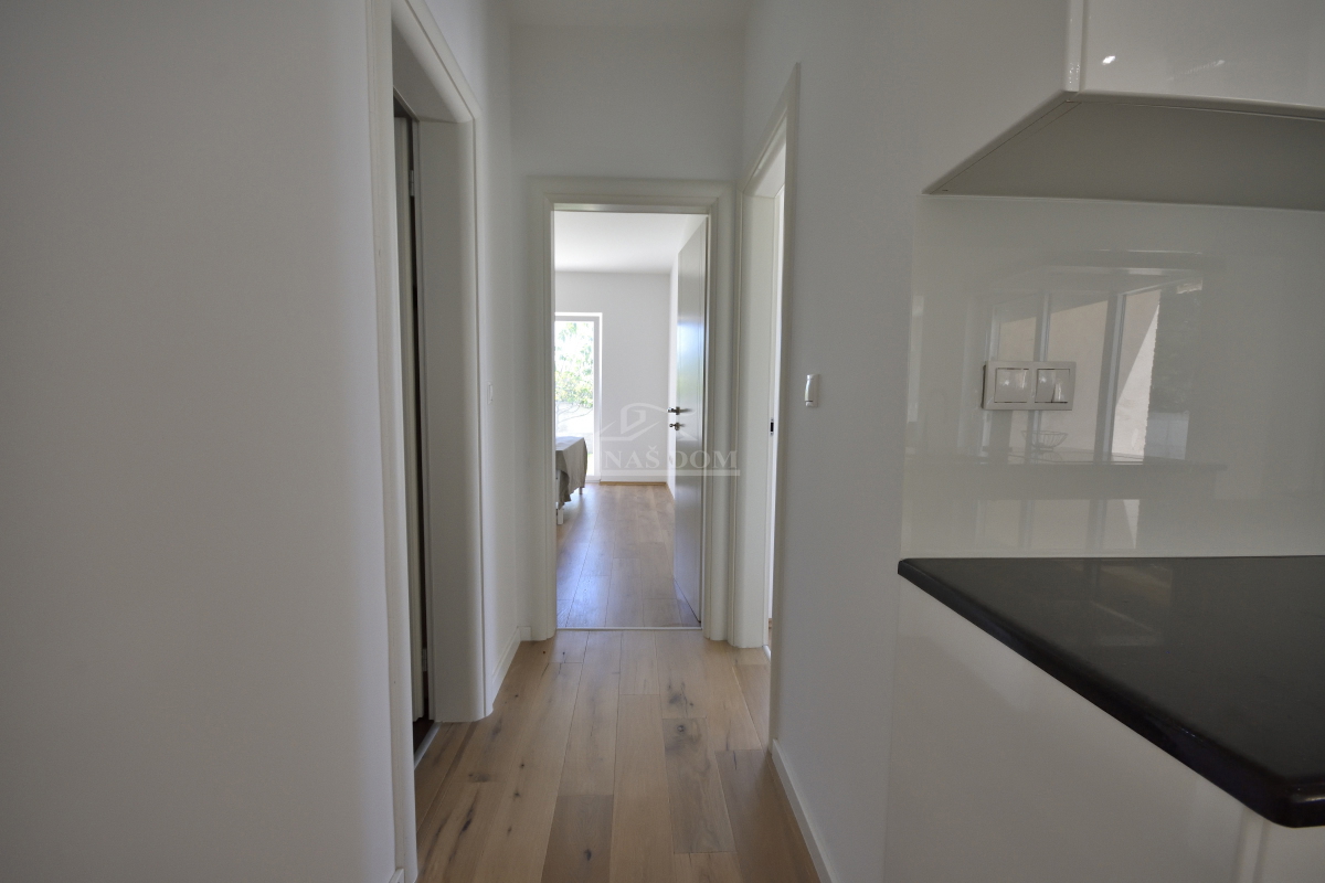 Srima, Vodice - Hiša s 4 apartmaji in bazenom, 800 m od plaže