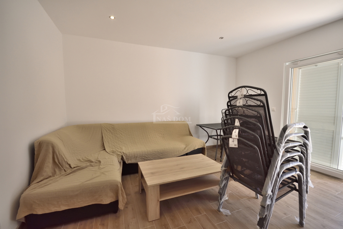 Srima, Vodice - Hiša s 4 apartmaji in bazenom, 800 m od plaže