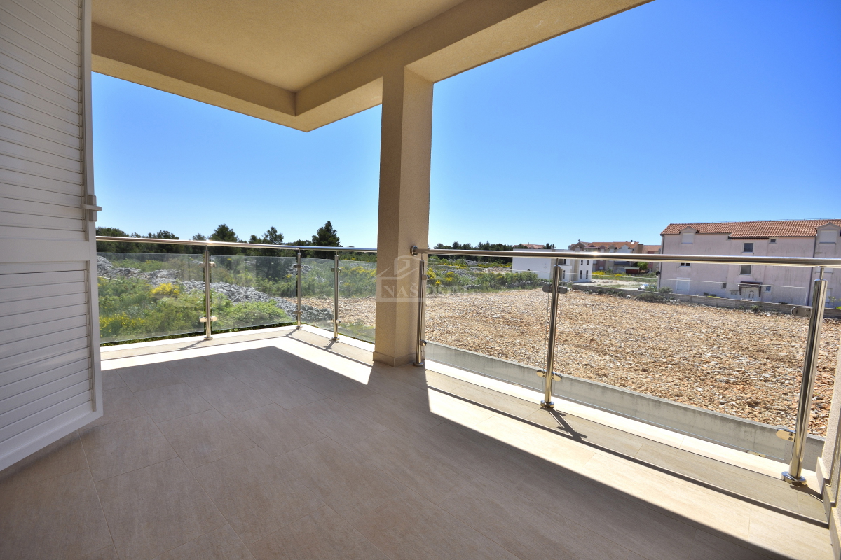 Srima, Vodice - Hiša s 4 apartmaji in bazenom, 800 m od plaže