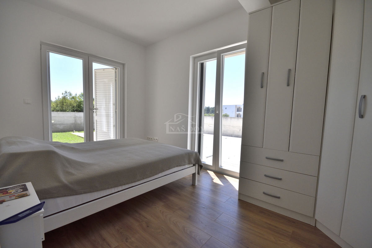 Srima, Vodice - Hiša s 4 apartmaji in bazenom, 800 m od plaže