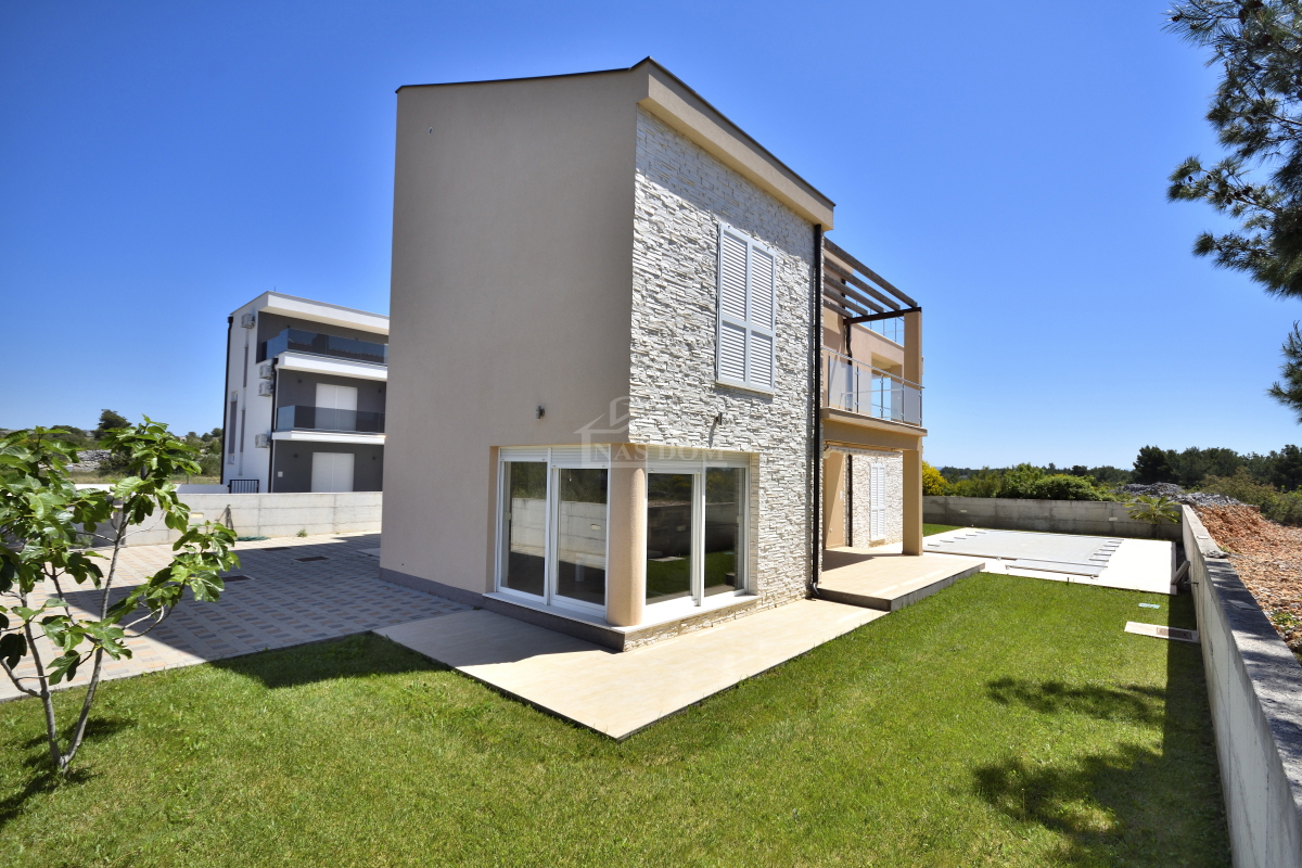 Srima, Vodice - Hiša s 4 apartmaji in bazenom, 800 m od plaže