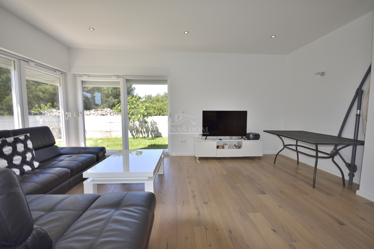 Srima, Vodice - Hiša s 4 apartmaji in bazenom, 800 m od plaže