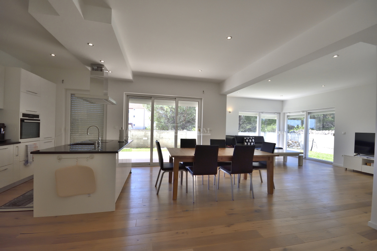 Srima, Vodice - Hiša s 4 apartmaji in bazenom, 800 m od plaže