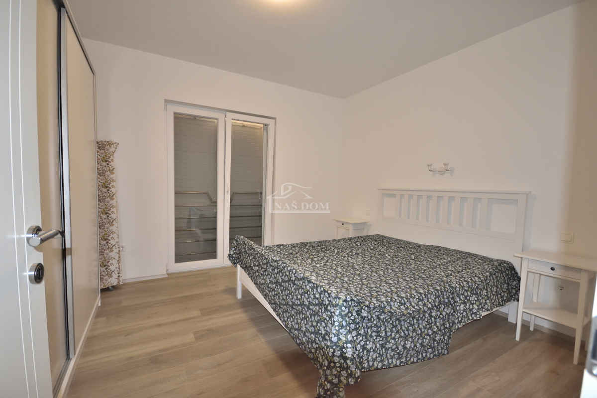 Srima, Vodice - Hiša s 4 apartmaji in bazenom, 800 m od plaže