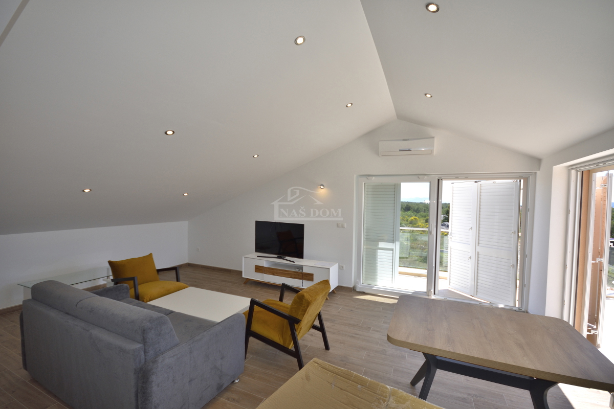 Srima, Vodice - Hiša s 4 apartmaji in bazenom, 800 m od plaže