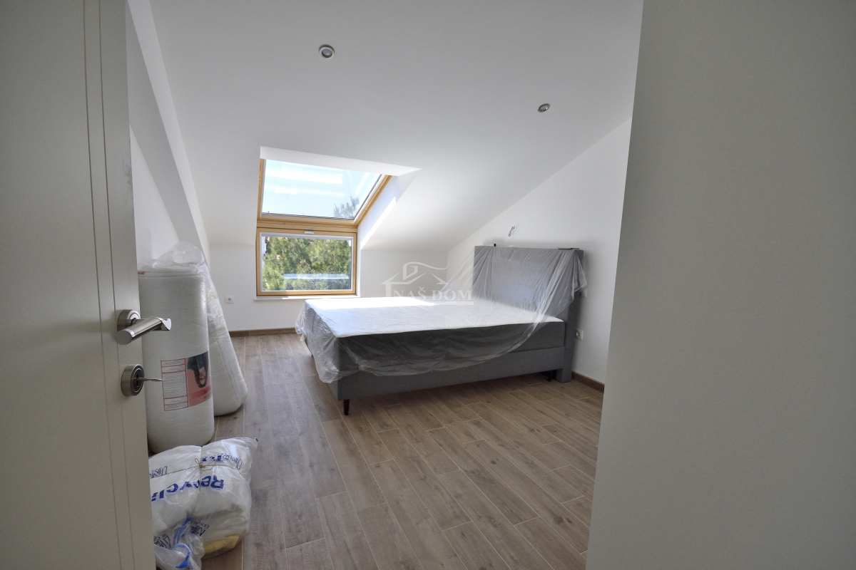 Srima, Vodice - Hiša s 4 apartmaji in bazenom, 800 m od plaže