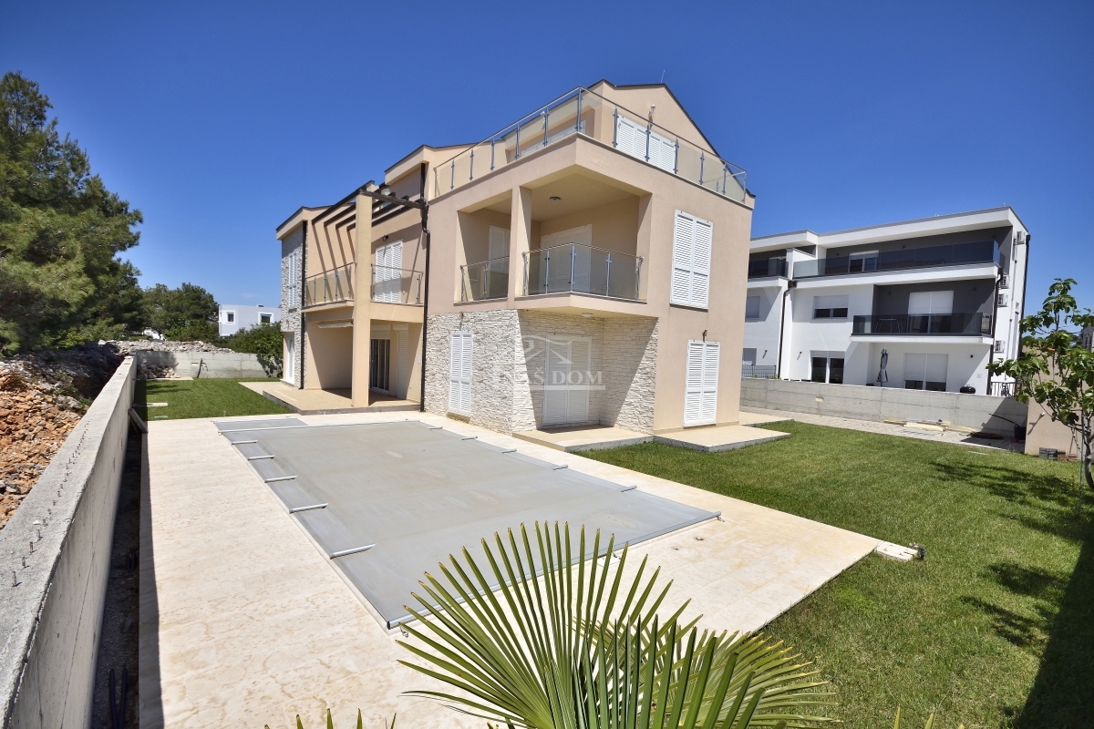 Srima, Vodice - Hiša s 4 apartmaji in bazenom, 800 m od plaže