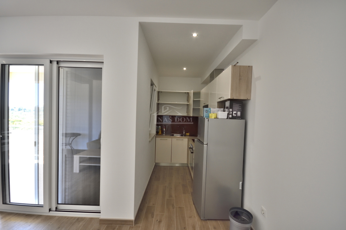 Srima, Vodice - Hiša s 4 apartmaji in bazenom, 800 m od plaže