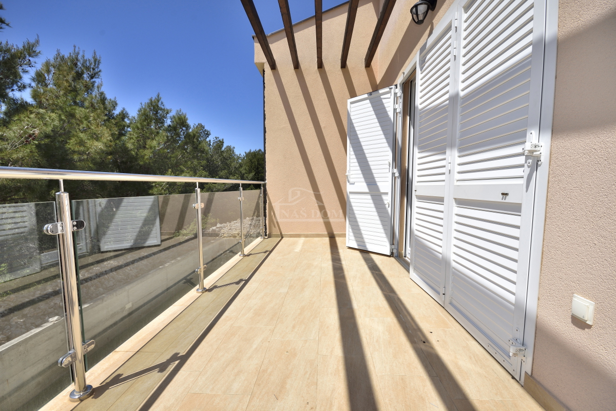 Srima, Vodice - Hiša s 4 apartmaji in bazenom, 800 m od plaže