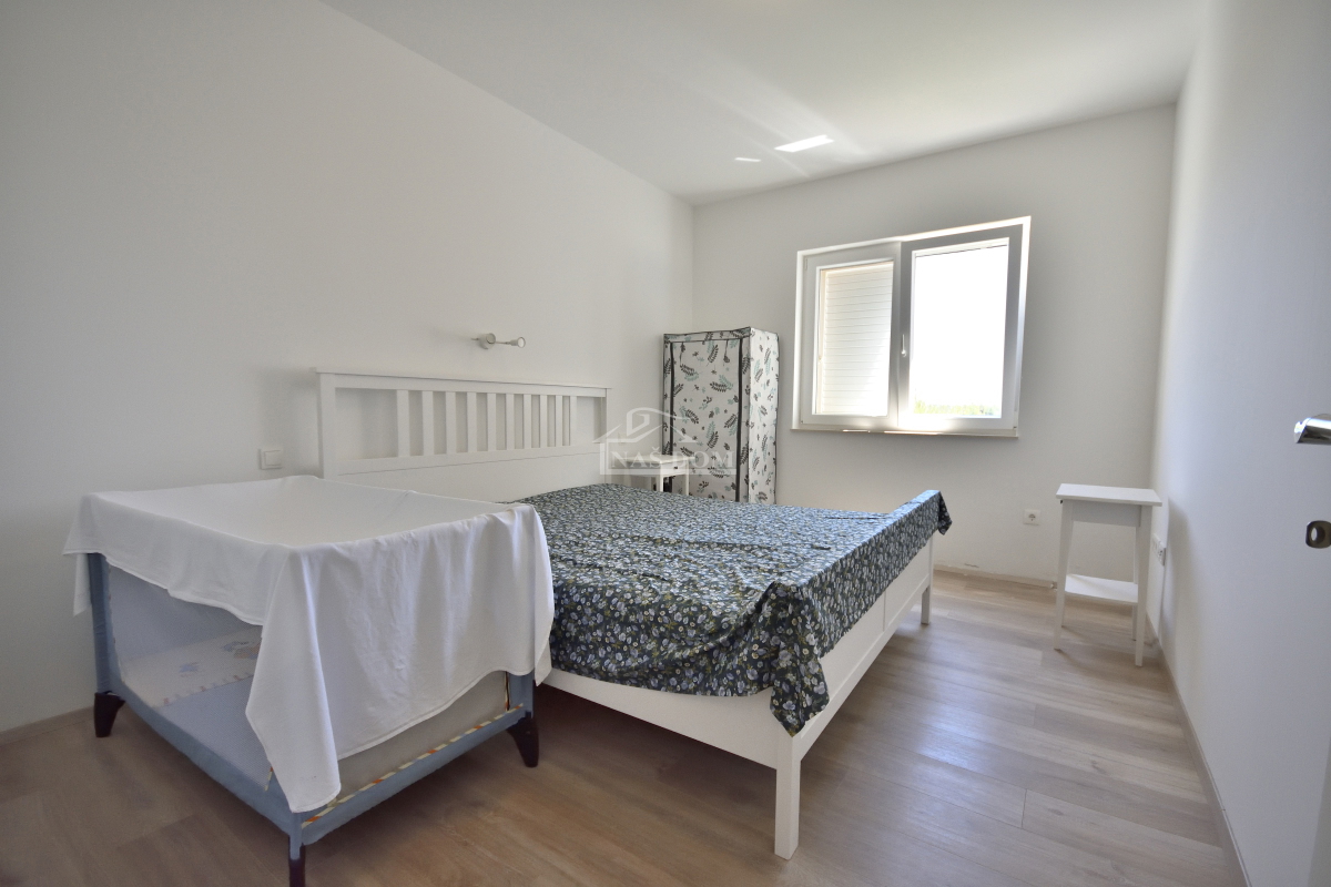 Srima, Vodice - Hiša s 4 apartmaji in bazenom, 800 m od plaže