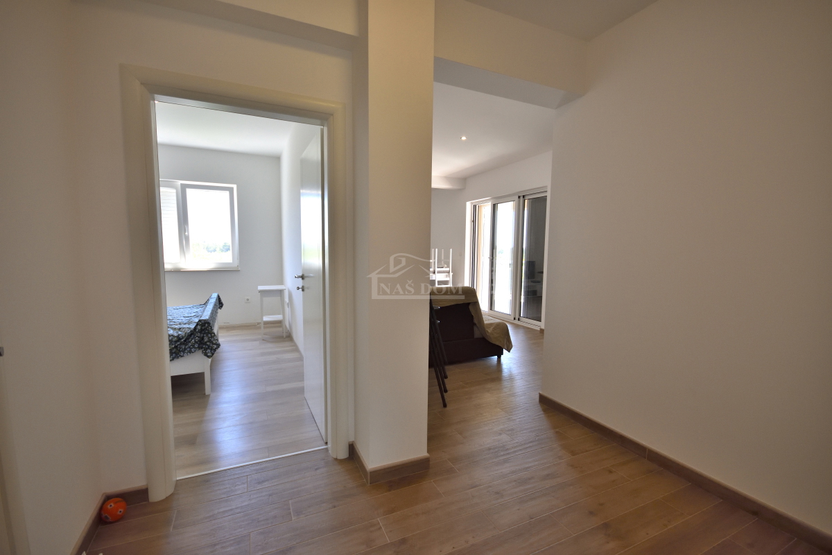 Srima, Vodice - Hiša s 4 apartmaji in bazenom, 800 m od plaže