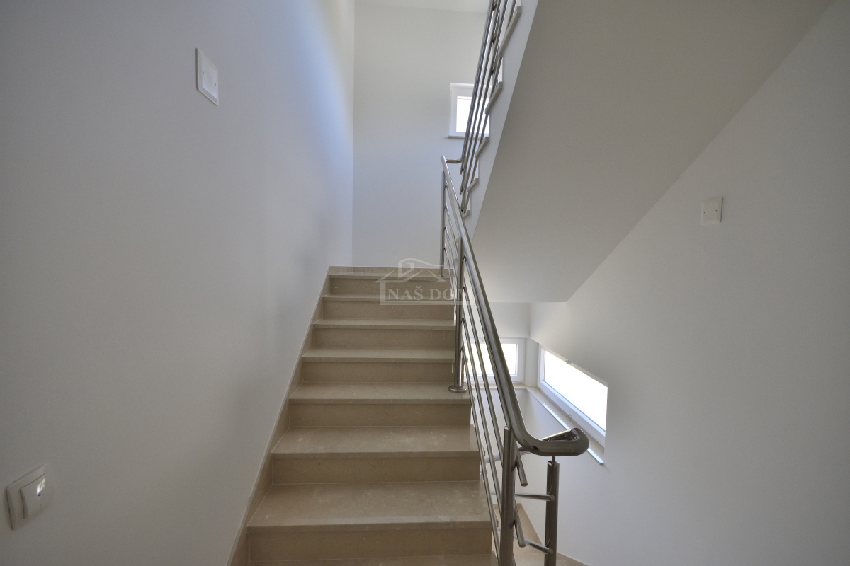 Srima, Vodice - Hiša s 4 apartmaji in bazenom, 800 m od plaže